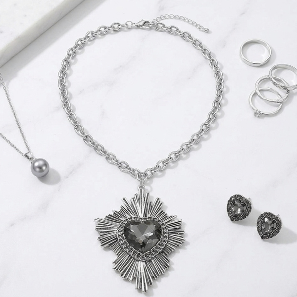 Nicolette - Vintage inspired Heart Burst Pendant Necklace